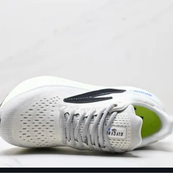 Brooks Glycerin Max grey Athletic Shoes - Picture 2 of 11